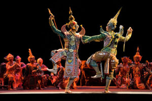 10 Teater Tradisional Dunia yang Menolak Tunduk pada Zaman