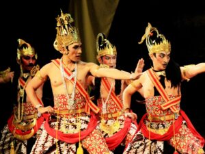 10 Teater Tradisional Dunia yang Menolak Tunduk pada Zaman